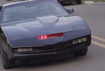 Un ordinateur dans une voiture en 1982. Il se fabrique une réplique parfaite de la voiture de ...