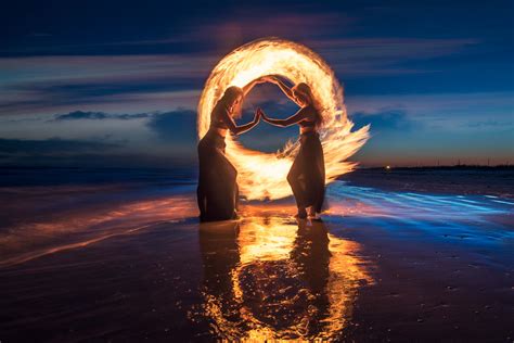 How A Photographer Created Fantastic Light Painting With Fire