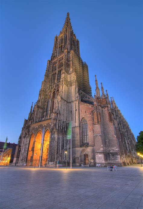 The world's tallest church tower reveals a spectacular view to anyone up to the task of climbing the daunting staircase. Ulmer Münster Foto & Bild | architektur, architektur bei ...