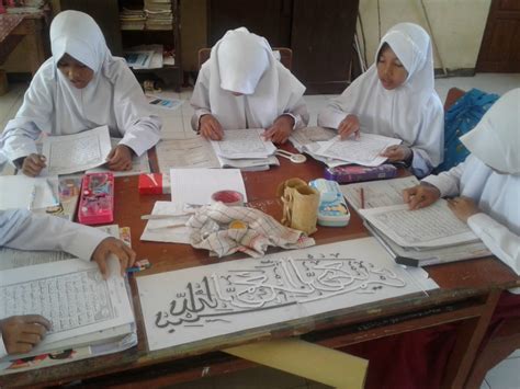 Kami berharap postingan hiasan pinggir kaligrafi bunga yang mudah diatas bisa bermanfaat buat kalian. Gambar Kaligrafi Sederhana Untuk Anak Sd | Cikimm.com