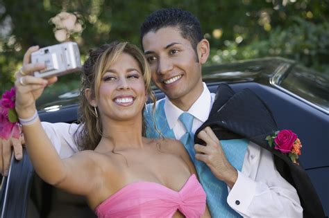 The Benefits Of Limo Service For Your Prom Night Cet