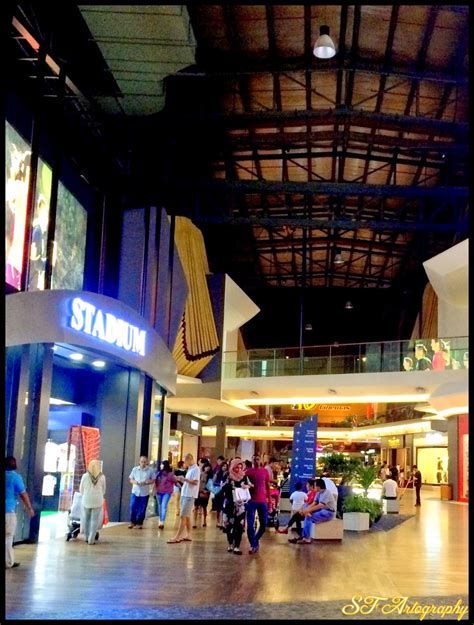 Developed by igb corporation, the complex was opened in 1999. Mid Valley Megamall Top Floor Fully Revamped!