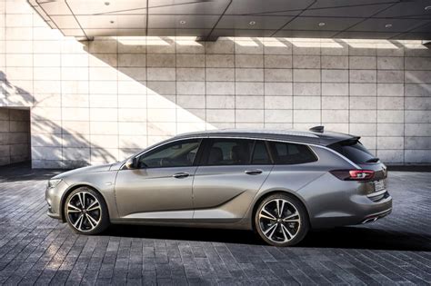 2021 opel insignia grand sport ikinci neslinde sadece liftback ve sw olarak üretiliyor. FOTO: Nowa Insignia B Sports Tourer 2021 - OPEL Dixi-Car