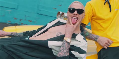 Check out a collection of pete davidson machine gun kelly out about photos and editorial stock pictures. Pete Davidson Stars in New Machine Gun Kelly Video | Pitchfork
