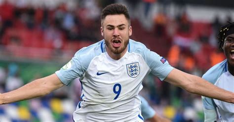 Jun 19, 2021 · este viernes 18 de junio chile se enfrentó contra bolivia, triunfando 1 a 0 con un maravilloso gol en manos de la nueva estrella de la selección, el anglo chileno ben brereton díaz quien marca tendencia en la web desde que se incorporó a la roja. El pasado de selección de Ben Brereton, el inglés que ...