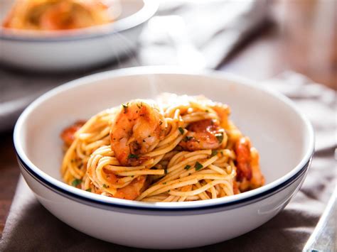 Add pepper flakes and oregano and cook, stirring, until fragrant, about 1 minute. Shrimp Fra Diavolo (Spaghetti With Spicy Tomato Sauce ...