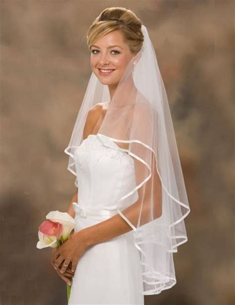 Romantic Short Wedding Veils Two Layer 75 Cm 100 Cm With Comb White