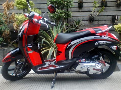 Berjumpa lagi dengan kita sobat modifikasi,saat ini banyak kreatifitas modifikasi motor matic yang banyak tersebar di indonesia. Kumpulan Gambar Modif Motor Scoopy Skotlet 2020 | Otosarjana