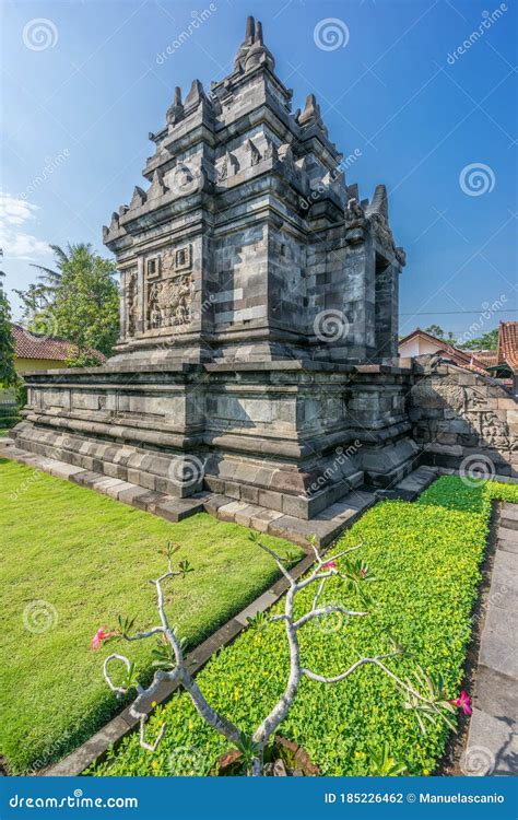 Candi Pawon Temple Small Buddhist Temple Located Between Borobudur And