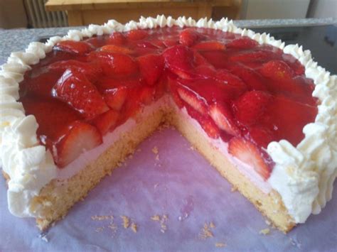 Erdbeer- Sahne - Torte Rezept mit Bild