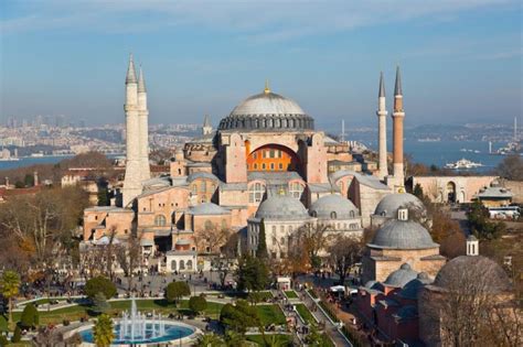 Berikut ini adalah beberapa tempat wisata yang dapat kamu kunjungi di tokyo: 7 Tempat Wisata di Turki dengan Pemandangan Menakjubkan - RedDoorz Blog