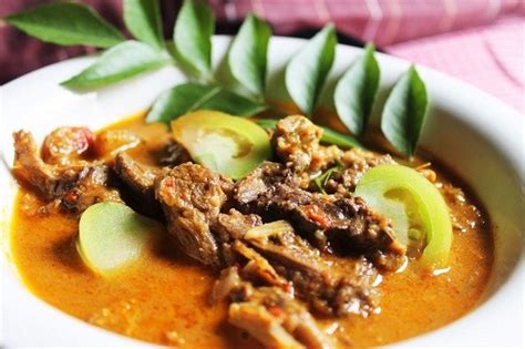 Sajikan gulai iga sapi dengan taburan bawang goreng. Resep dan Cara Memasak Gulai Daging Sapi yang Lezat ...
