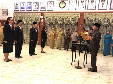 Pejabat pos simpang empat (k) reviewed by meadmin on 10:31 pm rating: Walikota Malang Lantik Empat Pejabat Pimpinan Tinggi ...