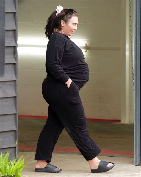 Pregnant Lauren Goodger Goes Makeup Free As She Shows Off Her