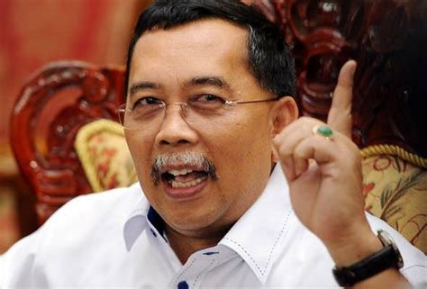 Travelog ini merakamkan catatan peribadi aishah ghani semasa mengejar cinta pertamanya, iaitu melanjutkan pelajaran di london pada tahun 1955. Abdul Ghani Salleh dilantik Pengerusi SPR yang baharu ...