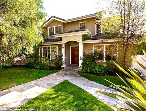 Trying to build the dunphy house was a real challenge! Modern Family's Dunphy house sells for just shy of asking ...
