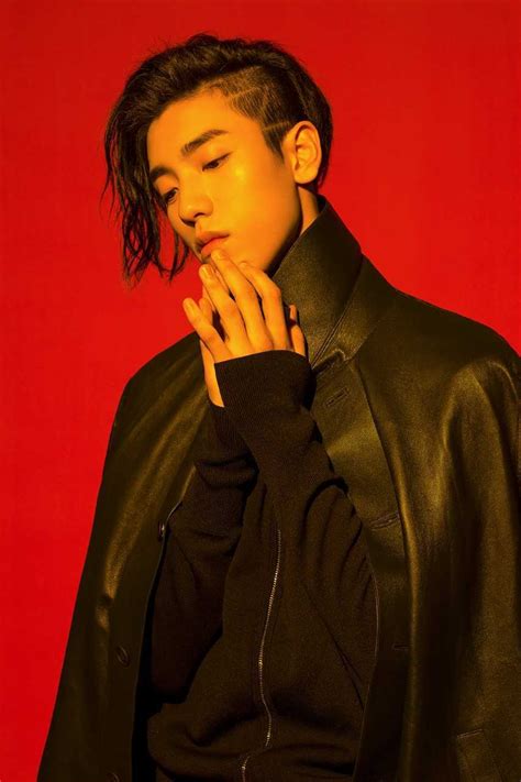 Born in 1996 in shangxi, wang ziyi is signed under simply joy music and is a member of chinese band bbt (boom boom taker). 王子异713生日会将启 自在少年22年逐梦未完待续