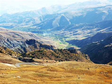 Armenien kultur landschaft reisen georgia prinzessin zelda ukraine. File:410 Paysage arménien sur la route du col de Selim.JPG ...