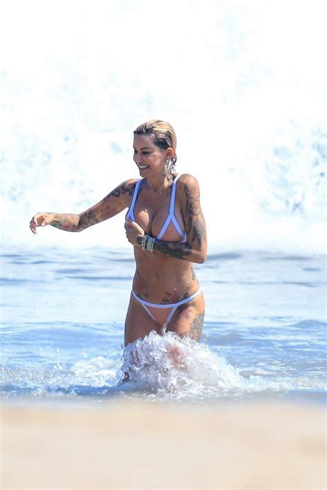 Tina Louise Suffers A Sexy Nip Slip In Malibu Photos Pinayflixx