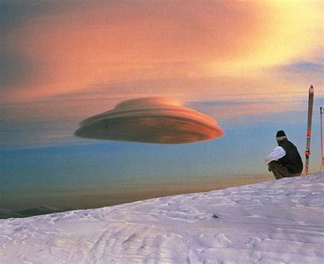 A Lenticular Lens Shaped Cloud With Images Lenticular Clouds