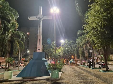 Praça Getúlio Vargas no centro de Varginha recebe nova iluminação com lâmpadas de LED