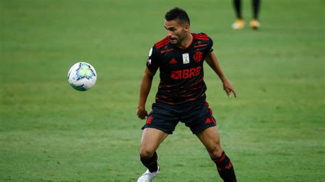 Born in boa vista, roraima, thiago maia began his career at lowly locals extremo norte. Sportbuzz · Flamengo confirma que Thiago Maia precisará ...