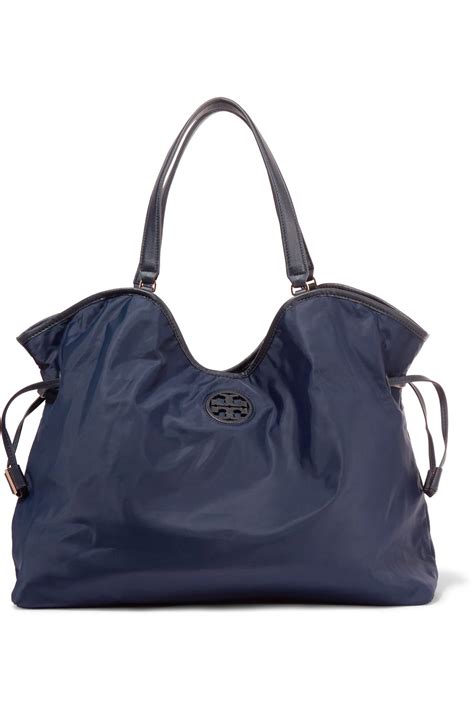 Shop tory burch collections for spring/summer 2021 online at forzieri.com. Tory Burch Shell Tote | ModeSens