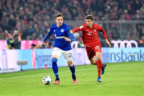 Thomas müller bringt den fc bayern münchen gegen schalke 04 in führung. Bayern Munich draw Schalke in the DFB Pokal quarterfinals ...