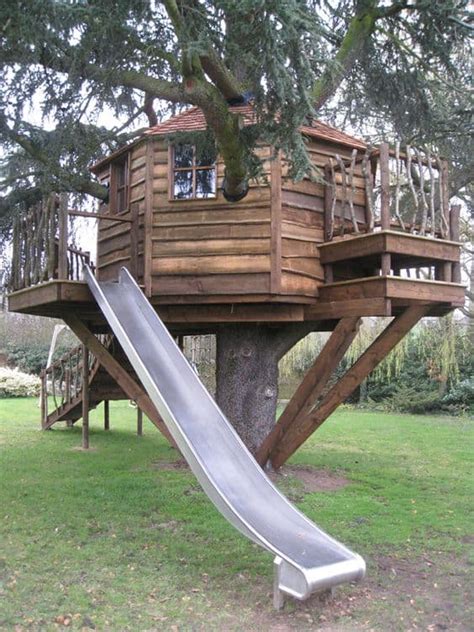 These plans are another option that would be a good fit for the beginning tree deck plans. Amazing Backyard Tree House Getaways | Salter Spiral Stair