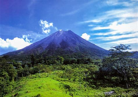 Volcán Arenal Un Lugar De Naturaleza Impactante Y De Visita Obligada
