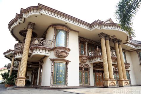 Lanjut ke pembahasan desain eksterior. Rumah Mewah Muzdalifah