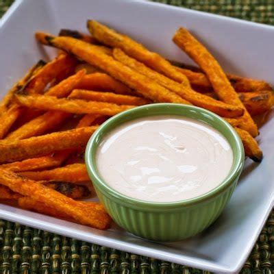 Dip each wedge in creamy sour cream chive sauce. Spicy Dipping Sauce with Sriracha for Sweet Potato Fries or Roasted Vegetables | Recipe | Spicy ...