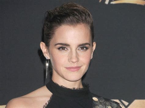 Emma Watson Kämpft Für Gewaltfreien Arbeitsplatz Für Frauen Emma Watson Choker Necklace Stars