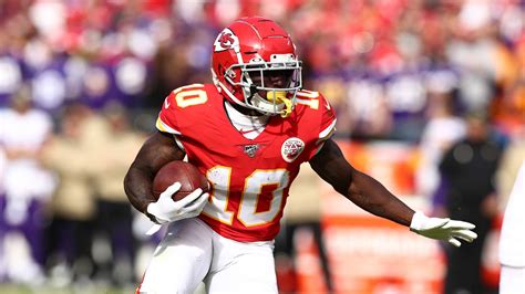 Proud father 🖤✌🏿⁉️🔥 owner of @gripboost founder of @soulrunner adidas athlete ✌🏿 twitch.tv/cheetah. Tyreek Hill's FILTHY Stutter Step Sets up 30-yard Catch