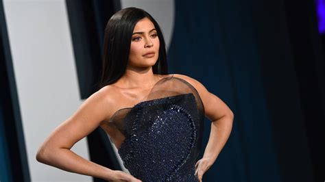 Kylie Jenner Social Media Post Leads To Voter Registration Miami Herald