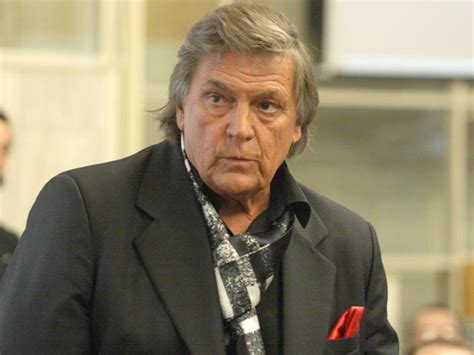 His approach to the american theatre embraces a wide range of characters. Florin Piersic a dezvaluit din ce cauza a divortat de prima sotie,Tati