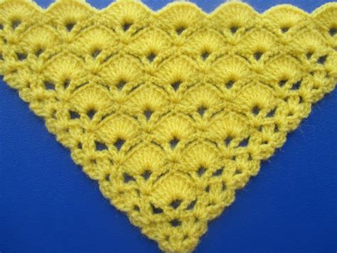 Encuentrenos en nuestras redes sociales y sea parte de nuestra gran comunidad de tejido. Chal Triangular o en punta Tejido a Crochet en Punto Abanicos paso a paso Alcrochet.com