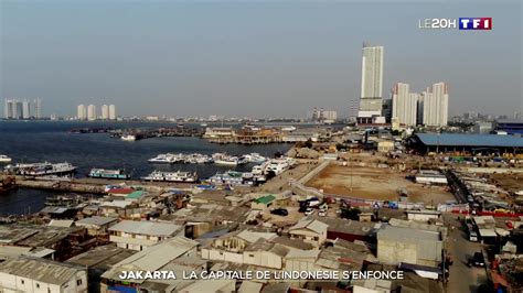 Face à La Montée Des Eaux Jakarta Déménage