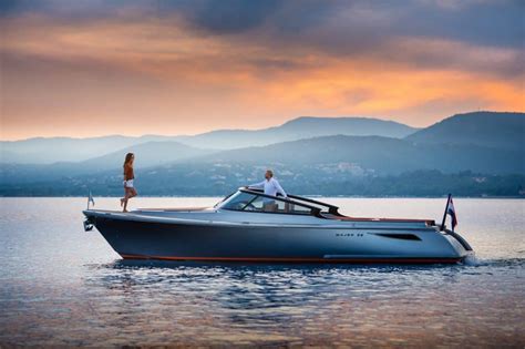 The wajer 55 is the largest powerboat built to date by wajer yachts, blending 25 years of coming summertime 2016: 38 Wajer - Marina Marbella
