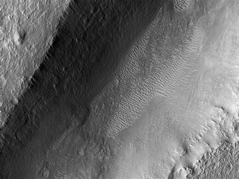 HiRISE | HiPOD: 13 Jun 2023