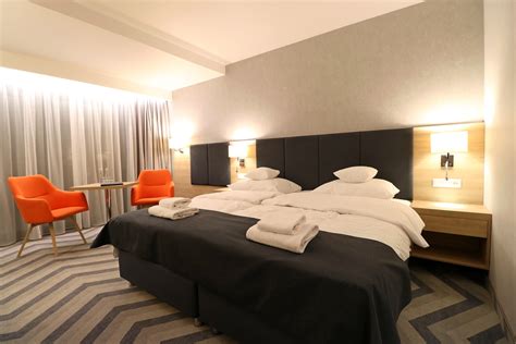 Schickes designhotel mit hallenbad, nur 350 m vom strand entfernt, inklusive obstteller, zwei eisbechern für kinder und einem kaffeegedeck für erwachsene. Swinemünde Hamilton - Reisebüro Zwiehoff