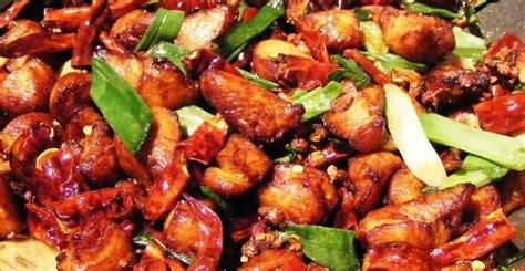 Typically szechuan chicken uses eggs and cornstarch to batter the chicken. Szechuan Chicken VS Hunan Chicken - What Are The ...