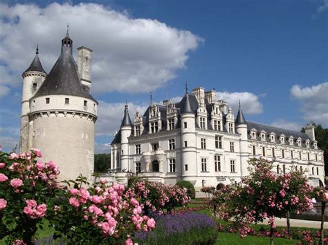 The breathtaking beauty of this majestic château is complemented with a collection of fine artwork and beautiful gardens. Château de Chenonceau : Châteaux : Château et jardins de ...