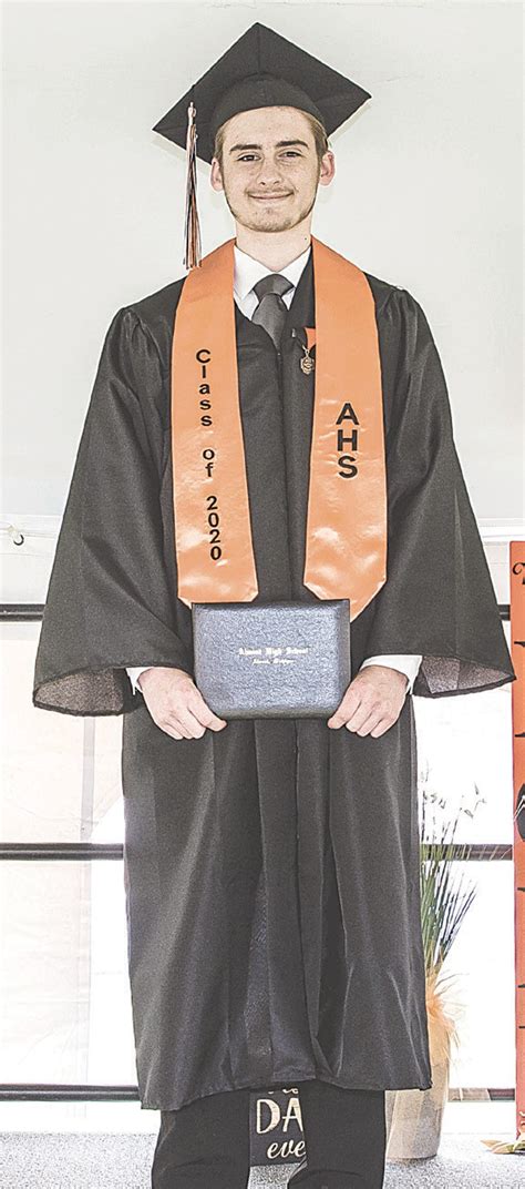 Almont Hs Holds Social Distanced Graduation For Class Of 2020 The