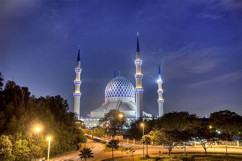 Shah alam is a city and the state capital of selangor, malaysia and situated within the petaling district and a small portion of the neighbouring klang district. Shah Alam - Reiseführer auf Wikivoyage