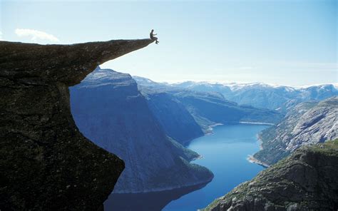 Trolltunga is the most spectacular rock formation in norway. Trolltunga - Norway 1920x1200 : wallpaper