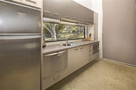 Choose from a range of comfortable cabins and villas. JINDABYNE ACCOMMODATION CENTRE - Jindabyne - High Country ...