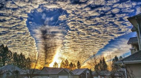 Ufo Sightings News Strange Cloud Formation Appears Over Washington