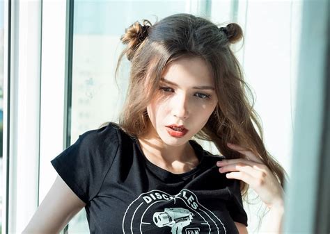 Mila Azul Instagram Biography