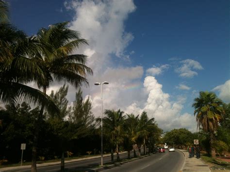 Air di bumi terbagi menjadi dua secara umum, yaitu air permukaan dan air dibawah permukaan. Gambar : pohon, alam, awan, menanam, langit, jalan, angin, tropis, Pelangi, mexico, cancun ...